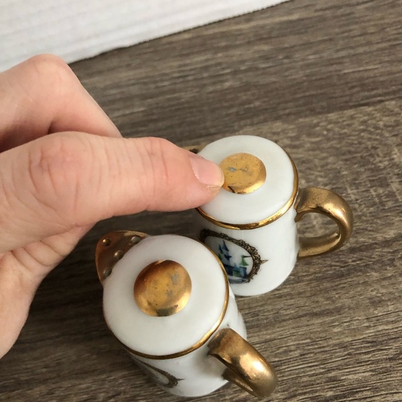 Vtg Disneyland Salt and Pepper Shakers - Picture 10 of 12